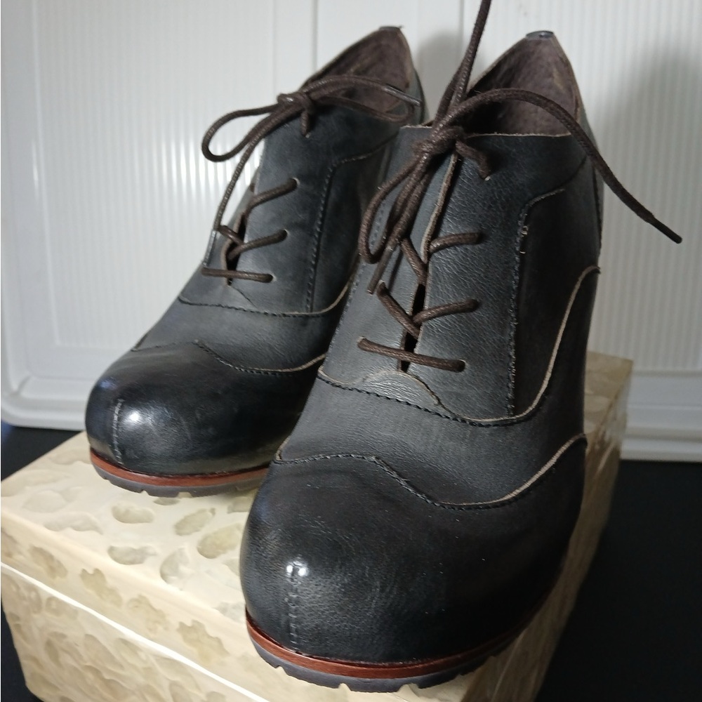 Elegant Black Leather Women's Shoes